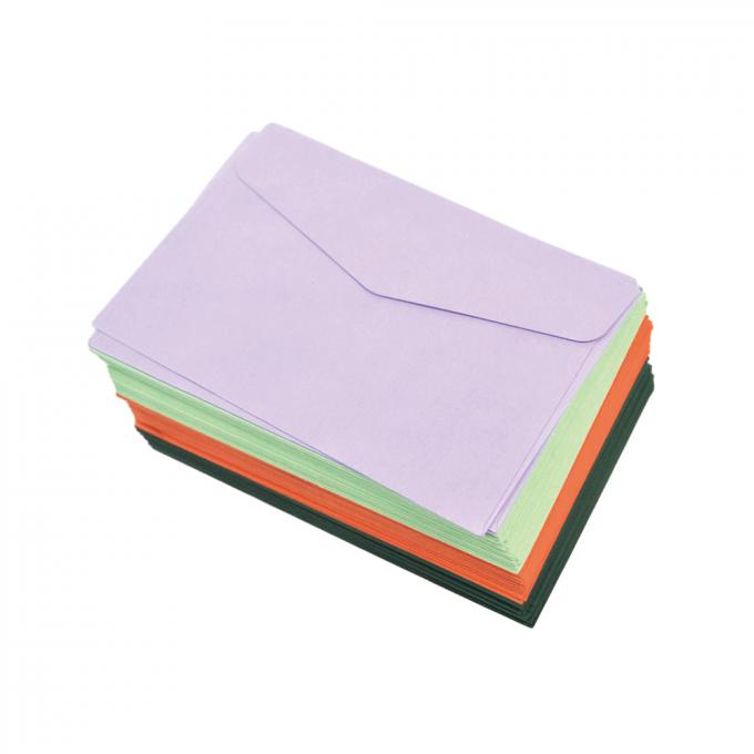 Kleurrijke papieren enveloppen met cadeaubonnen 3