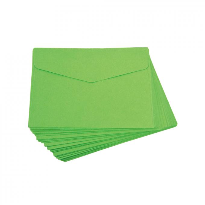 Kleurrijke papieren enveloppen met cadeaubonnen 12