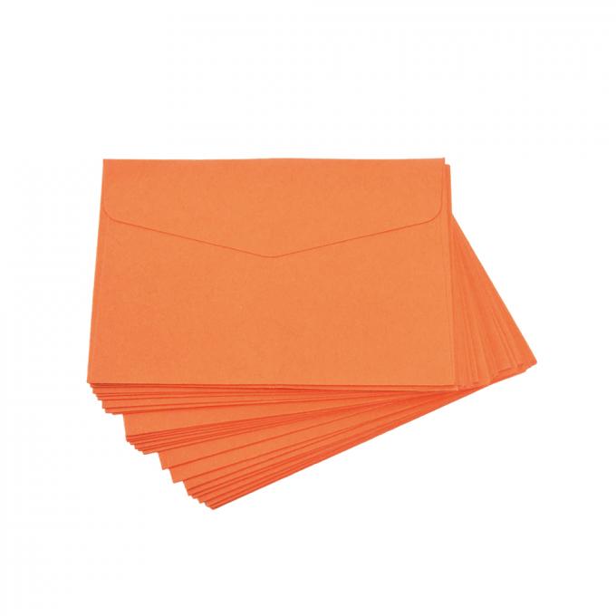 Kleurrijke papieren enveloppen met cadeaubonnen 11