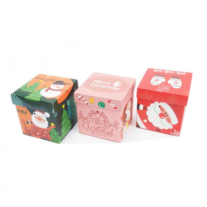 Kerstcadeau doos met deksel gemaakt van bedekt papier in maat voor cadeau verpakking 8