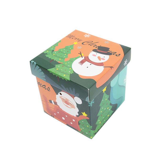 Kerstcadeau doos met deksel gemaakt van bedekt papier in maat voor cadeau verpakking 10