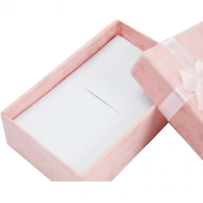 Moedersdag papieren verpakking cadeau doos met schattig groot roze lint boog op maat gesneden 10