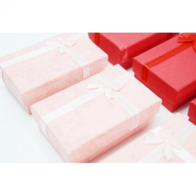 Moedersdag papieren verpakking cadeau doos met schattig groot roze lint boog op maat gesneden 11