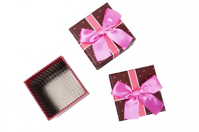 Op maat gedrukte luxe kleine deksel en basis vierkant cadeau juwelen verpakking papieren dozen met lint 6